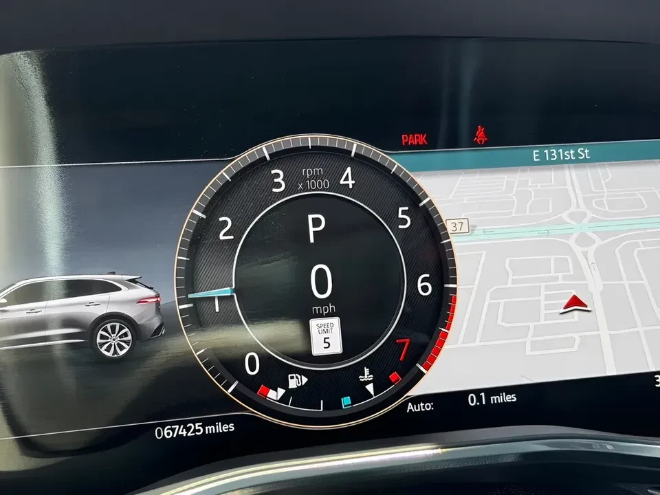 2023 Jaguar F-Pace - Image 17 of 20