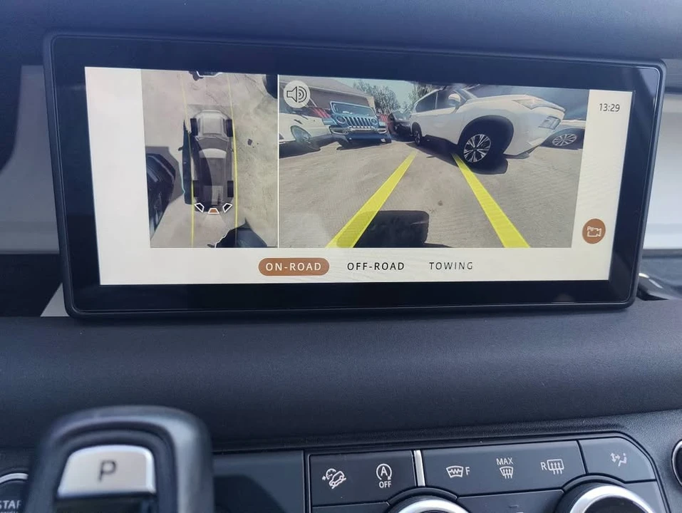 2023 Jaguar F-Pace - Image 16 of 19