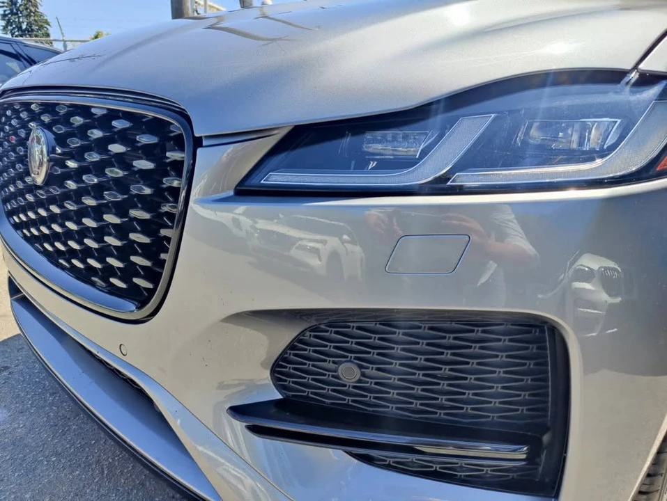 2023 Jaguar F-Pace - Image 8 of 19