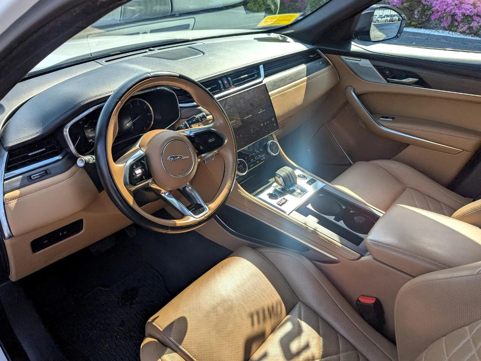 2023 Jaguar F-Pace - Image 13 of 21