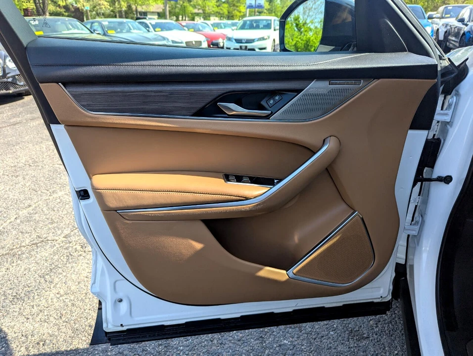 2023 Jaguar F-Pace - Image 11 of 21