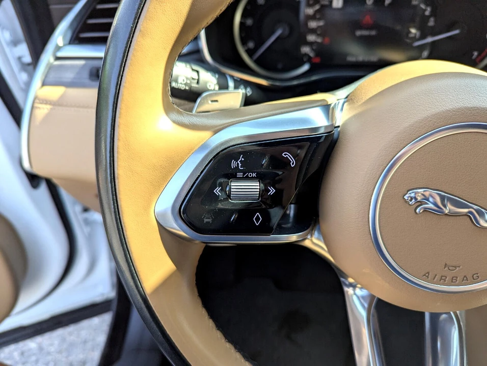 2023 Jaguar F-Pace - Image 16 of 21