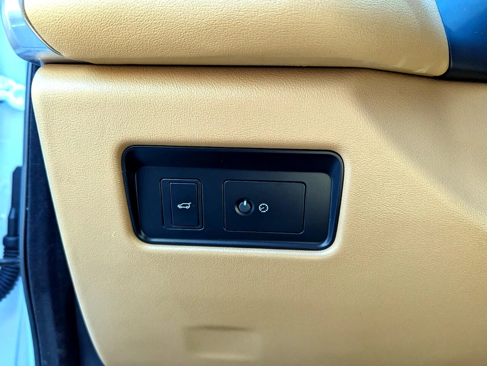 2023 Jaguar F-Pace - Image 14 of 21