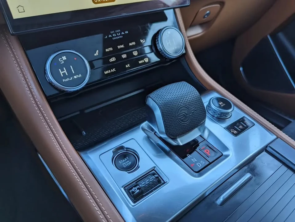 2023 Jaguar F-Pace SVR - Image 14 of 19