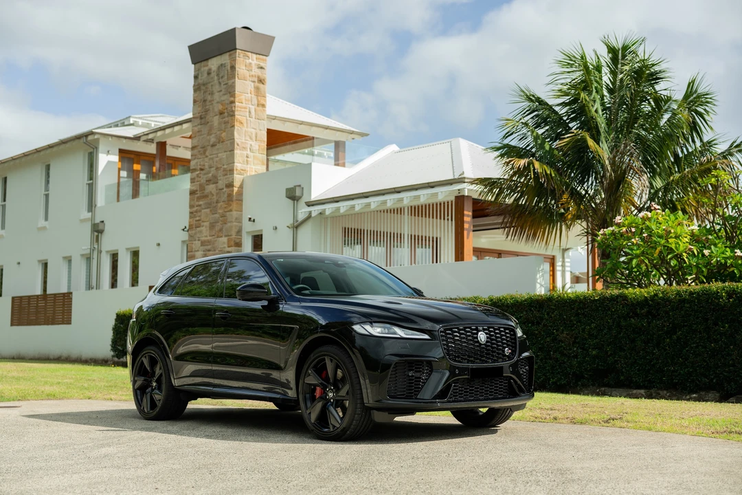 2023 Jaguar F-Pace SVR - Image 9 of 31