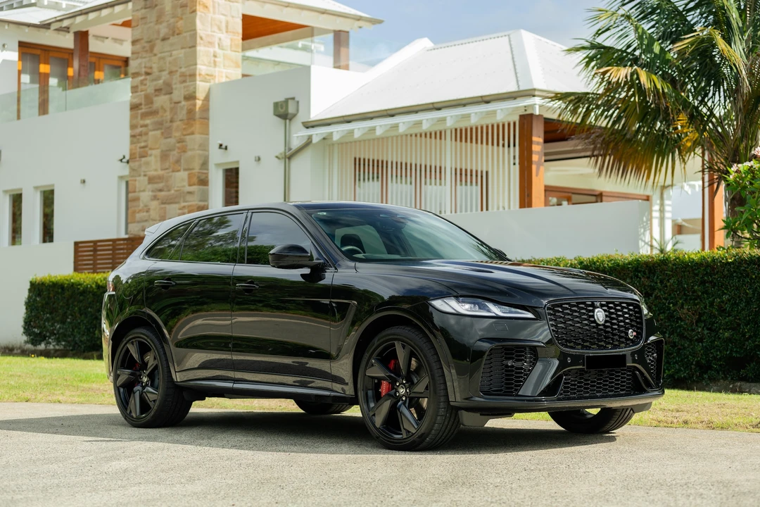 2023 Jaguar F-Pace SVR - Image 17 of 31