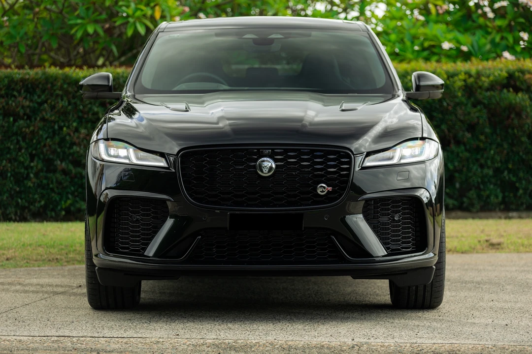 2023 Jaguar F-Pace SVR - Image 18 of 31