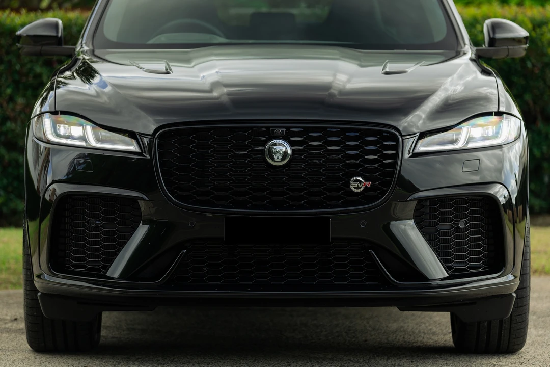 2023 Jaguar F-Pace SVR - Image 19 of 31