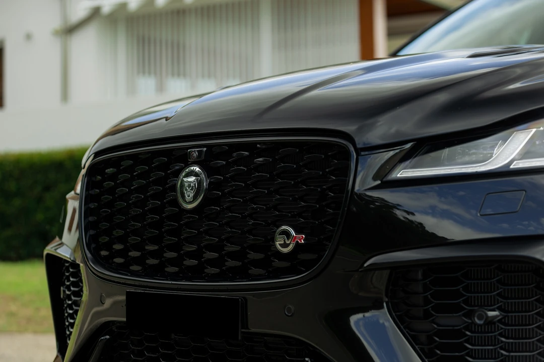 2023 Jaguar F-Pace SVR - Image 24 of 31