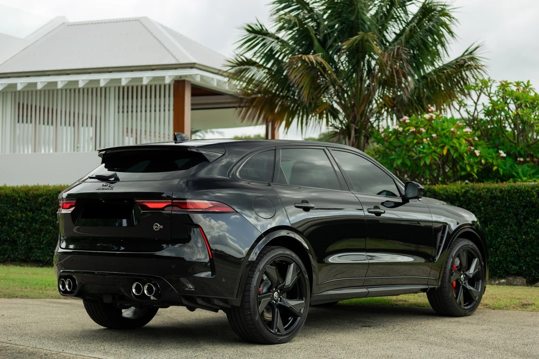 2023 Jaguar F-Pace SVR - Image 15 of 31