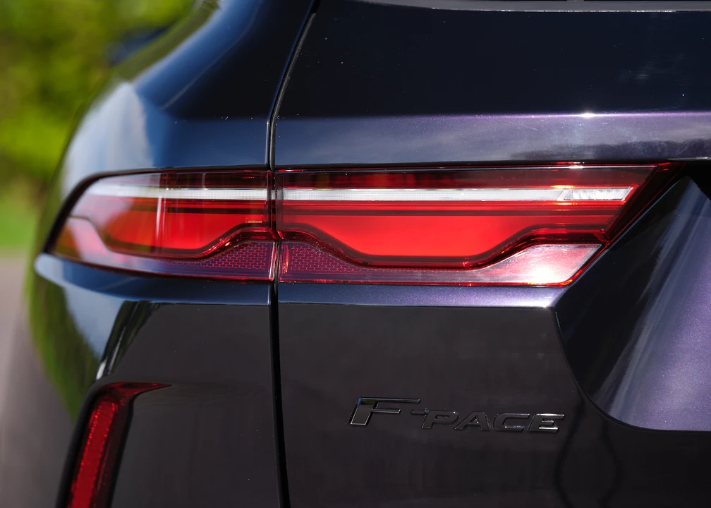 2023 Jaguar F-Pace SVR - Image 23 of 31