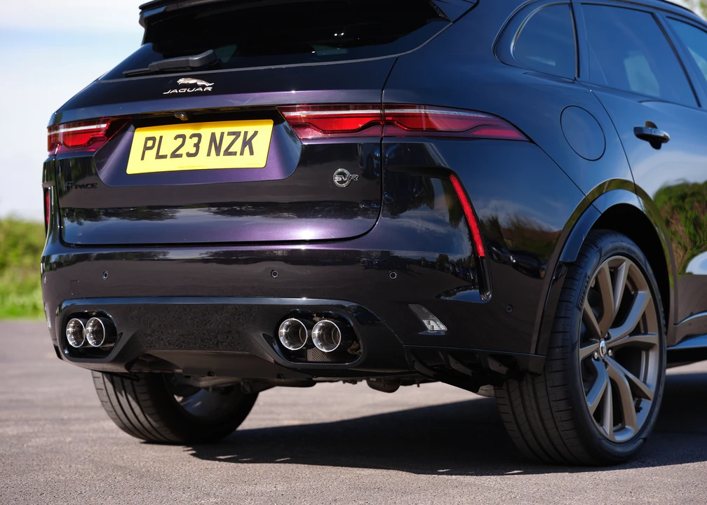 2023 Jaguar F-Pace SVR - Image 30 of 31
