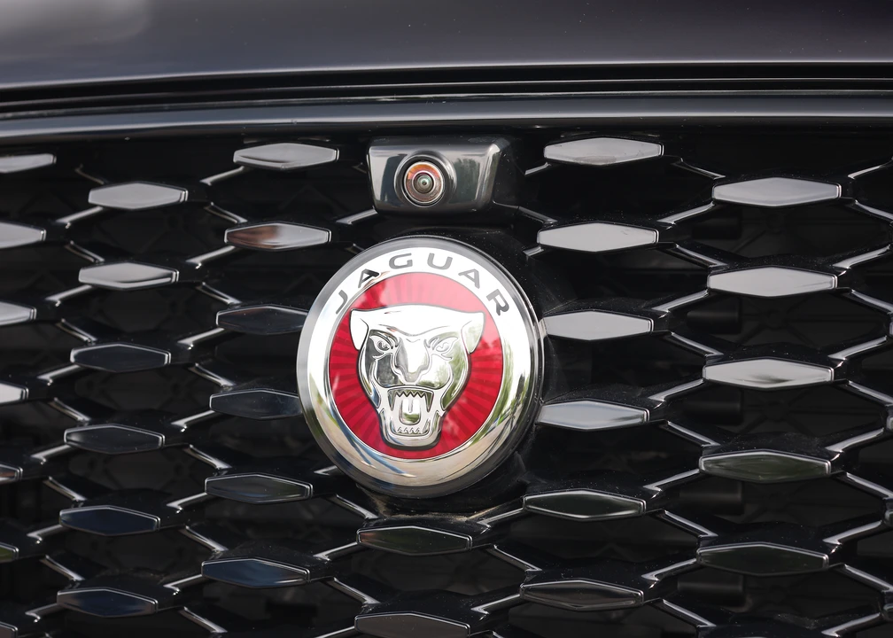 2023 Jaguar F-Pace SVR - Image 16 of 31
