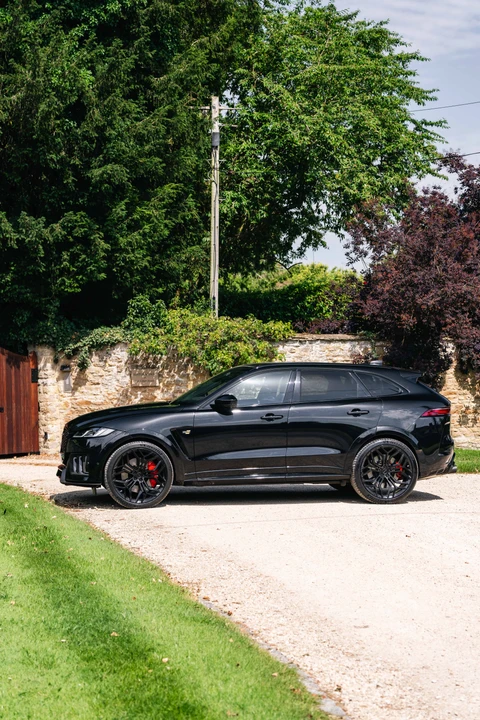 2023 Jaguar F-Pace SVR - Image 27 of 31