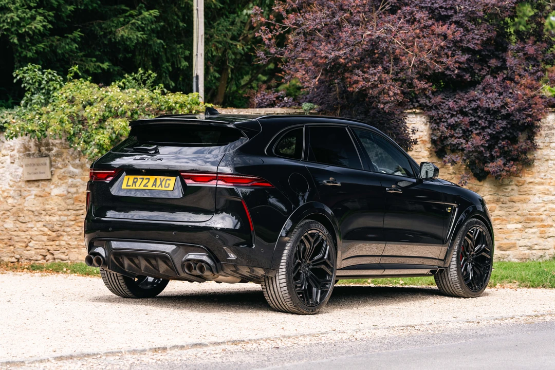 2023 Jaguar F-Pace SVR - Image 19 of 31