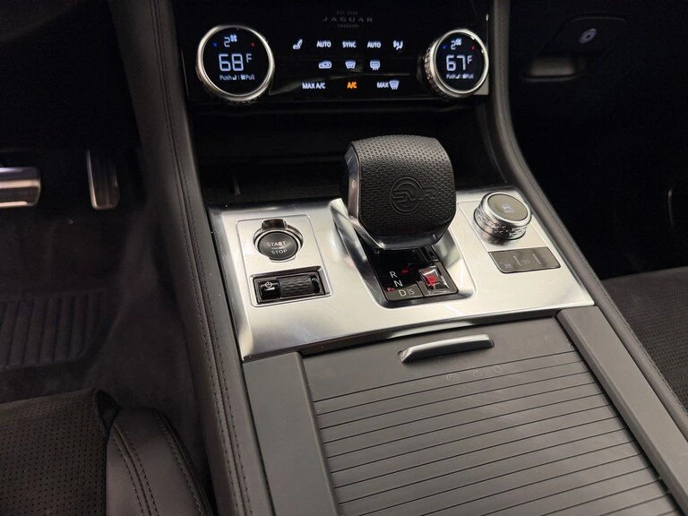 2023 Jaguar F-Pace SVR - Image 13 of 15
