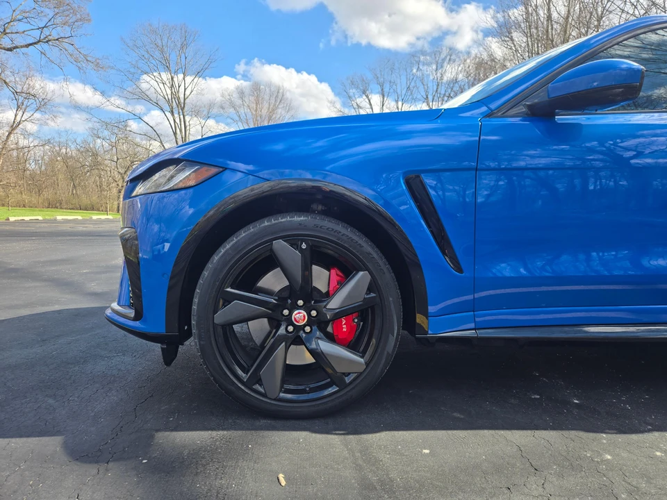 2023 Jaguar F-Pace SVR - Image 23 of 31