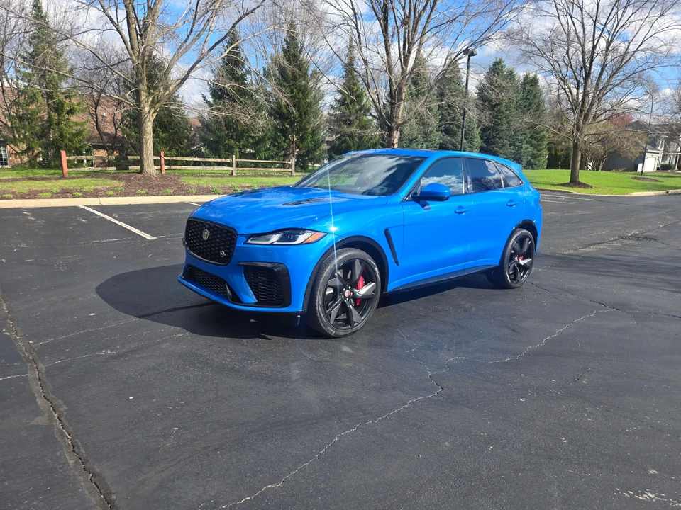 2023 Jaguar F-Pace SVR - Image 7 of 31