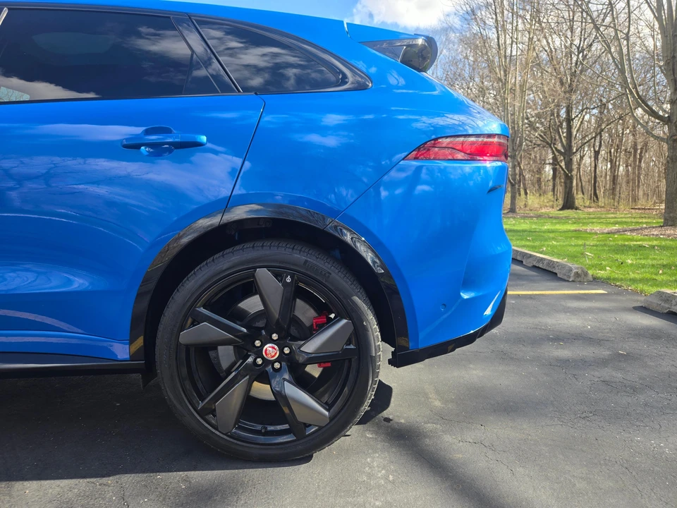 2023 Jaguar F-Pace SVR - Image 25 of 31