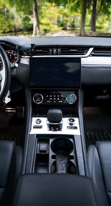 2023 Jaguar F-Pace SVR - Image 11 of 16
