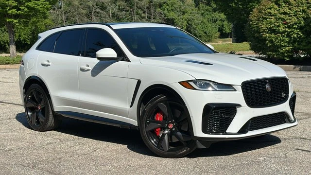 2023 Jaguar F-Pace SVR - Image 3 of 8