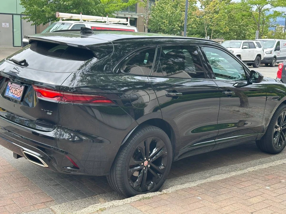 2023 Jaguar F-Pace - Image 4 of 5