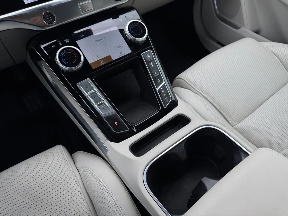 2023 Jaguar I-Pace - Image 17 of 20