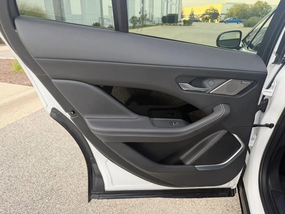 2023 Jaguar I-Pace - Image 18 of 20