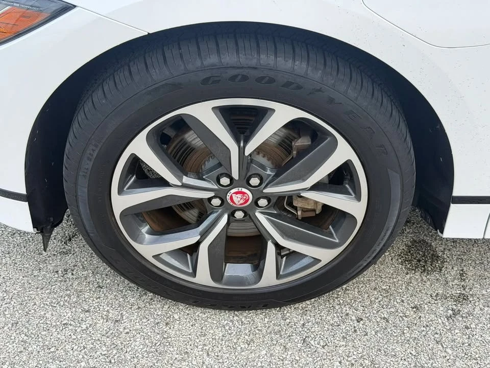 2023 Jaguar I-Pace - Image 9 of 20