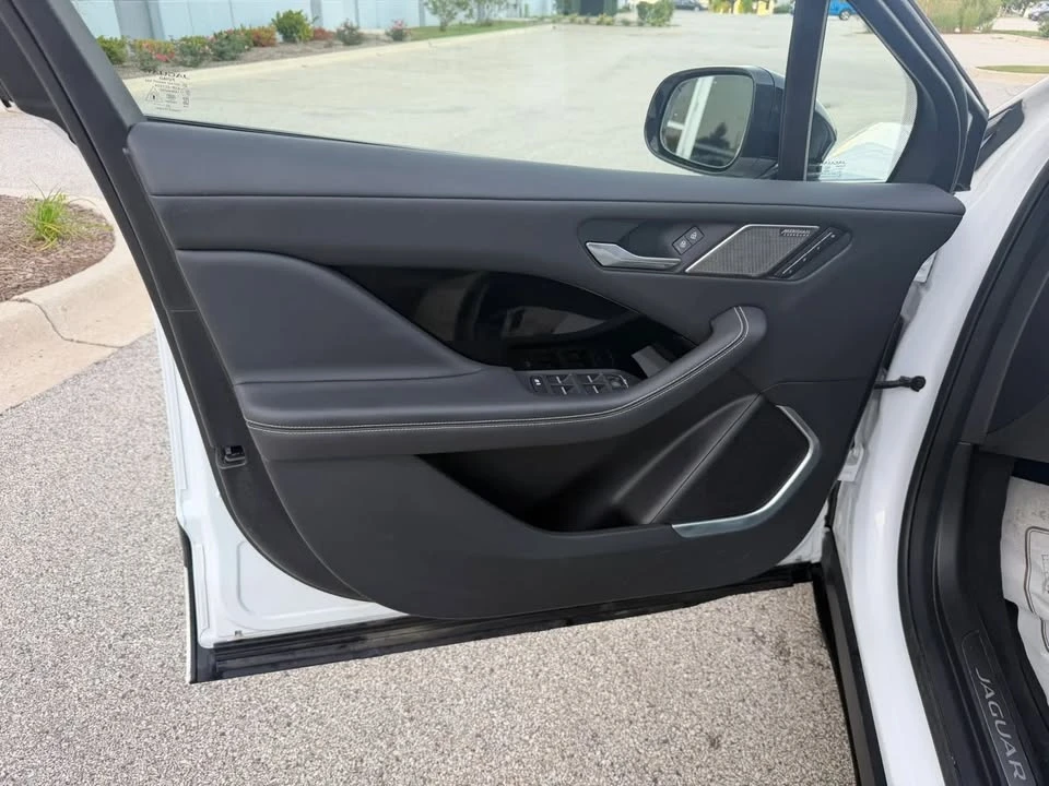 2023 Jaguar I-Pace - Image 15 of 20