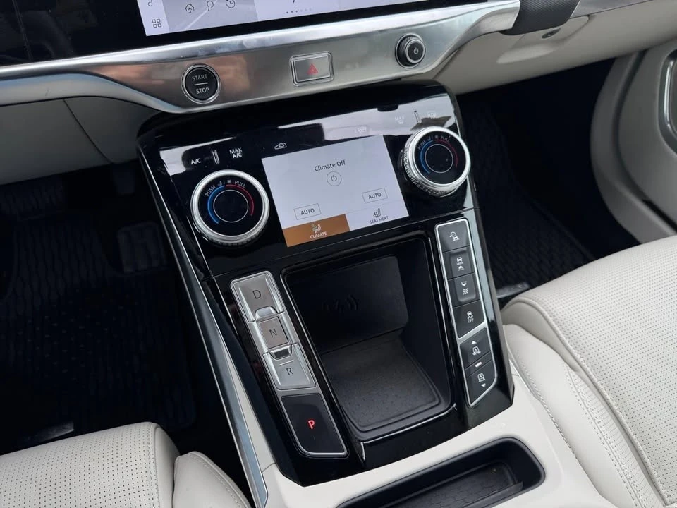 2023 Jaguar I-Pace - Image 16 of 20