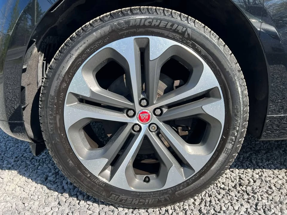 2023 Jaguar F-Pace - Image 8 of 19