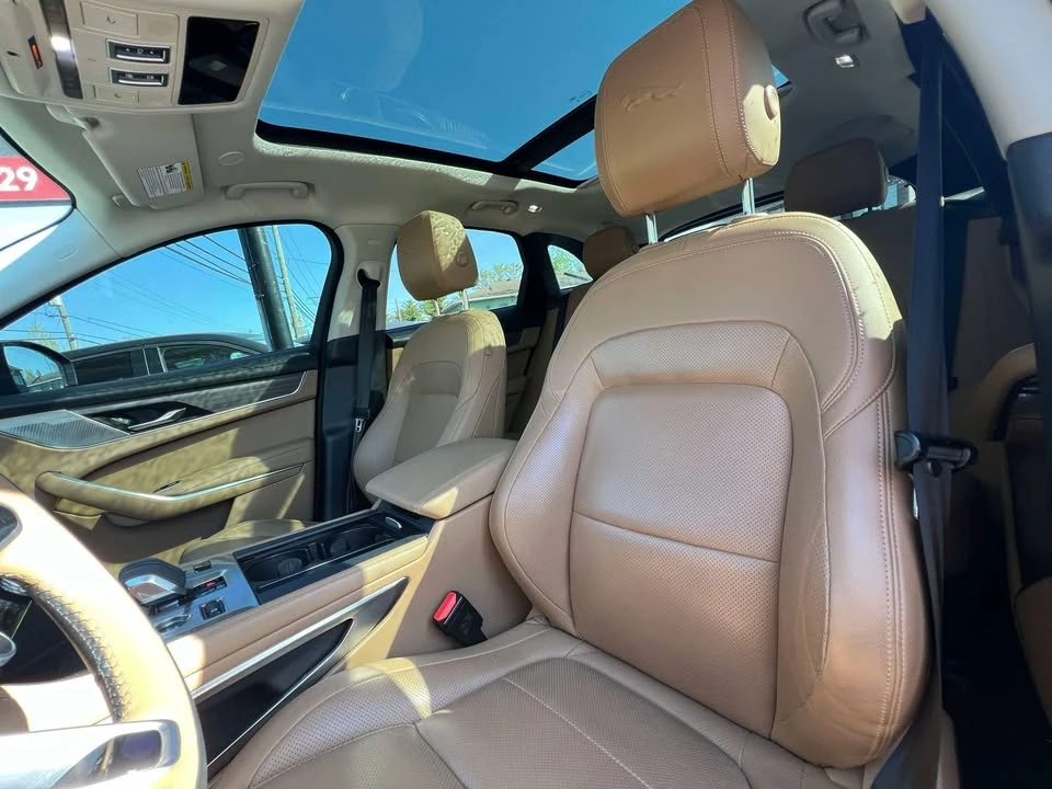 2023 Jaguar F-Pace - Image 10 of 19