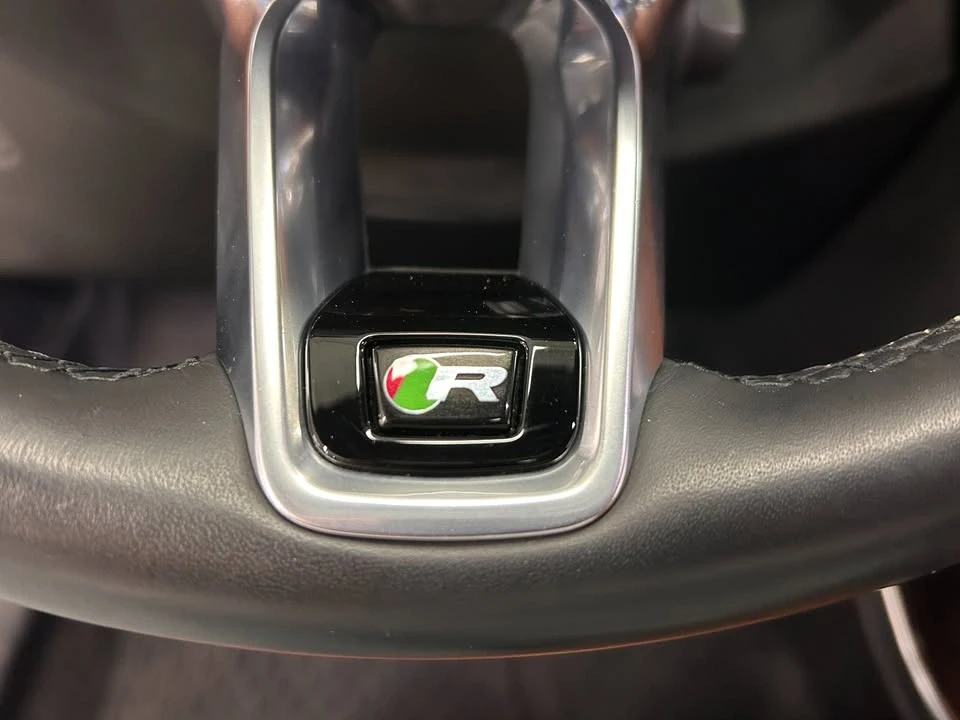 2023 Jaguar F-Pace - Image 9 of 20
