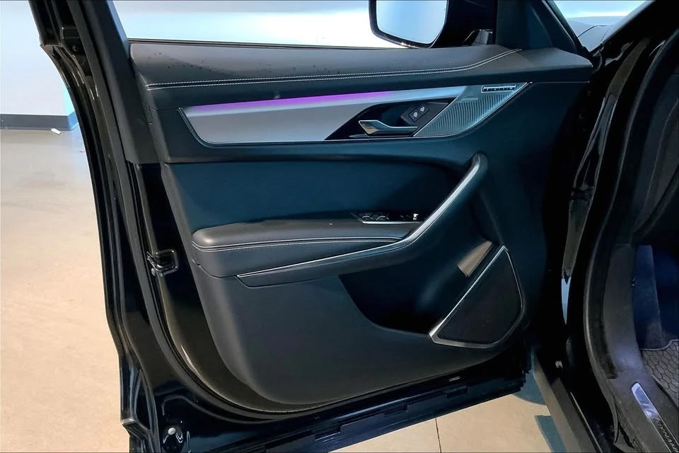 2023 Jaguar F-Pace - Image 7 of 20