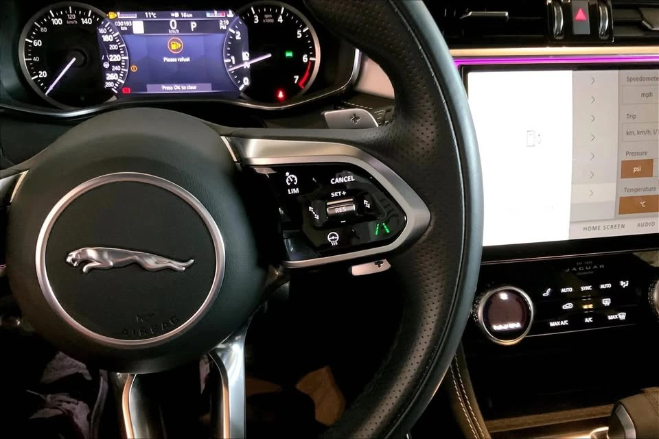 2023 Jaguar F-Pace - Image 16 of 20