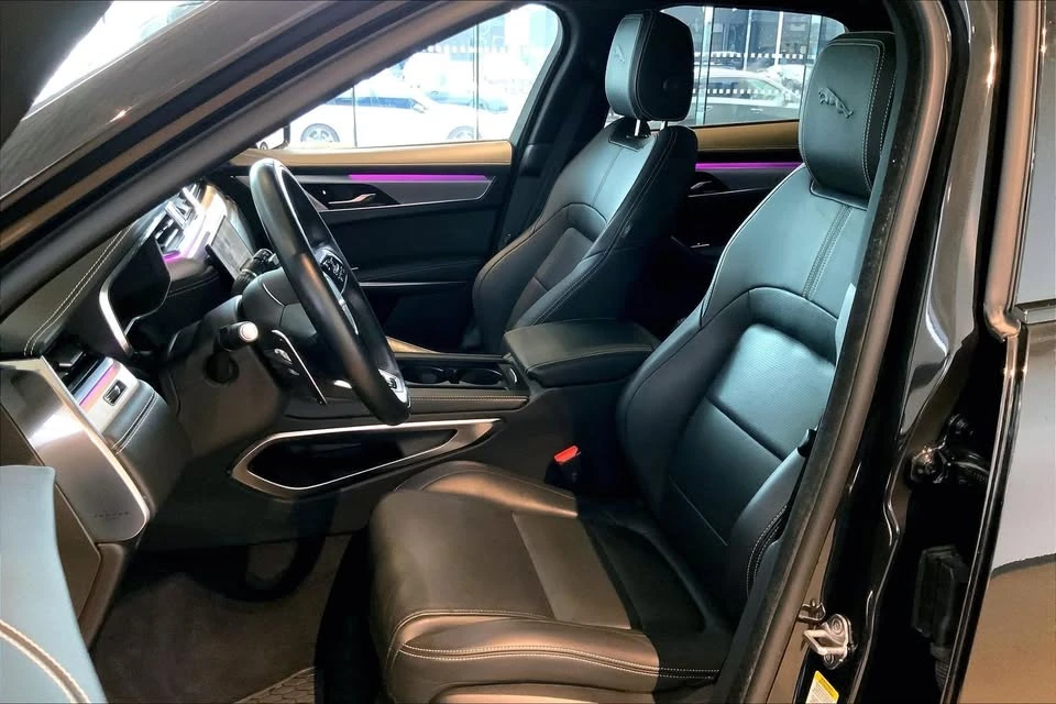 2023 Jaguar F-Pace - Image 8 of 20