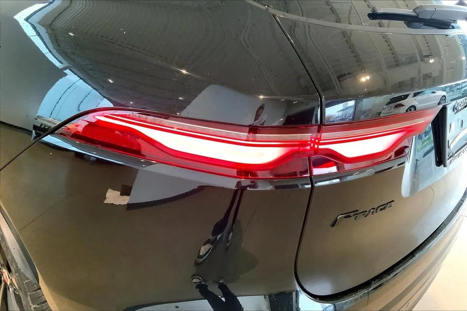 2023 Jaguar F-Pace - Image 19 of 20