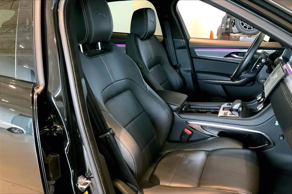 2023 Jaguar F-Pace - Image 13 of 20