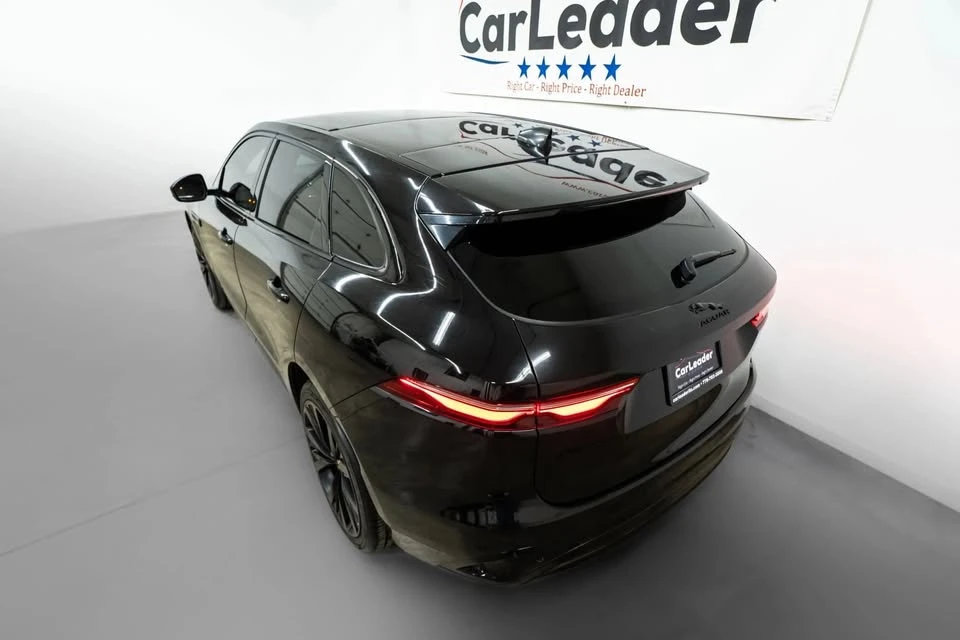 2023 Jaguar F-Pace - Image 7 of 20