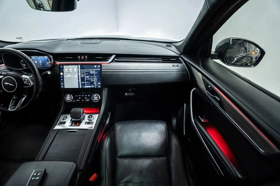 2023 Jaguar F-Pace - Image 13 of 20