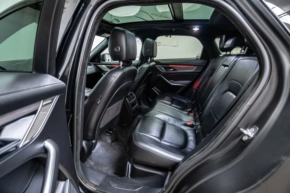 2023 Jaguar F-Pace - Image 18 of 20