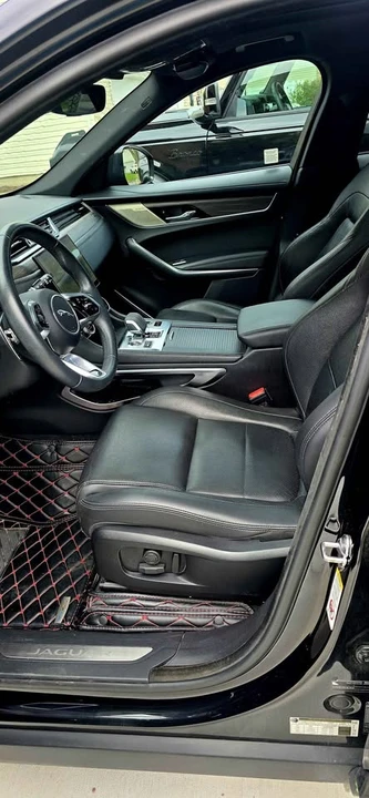 2023 Jaguar F-Pace - Image 6 of 10
