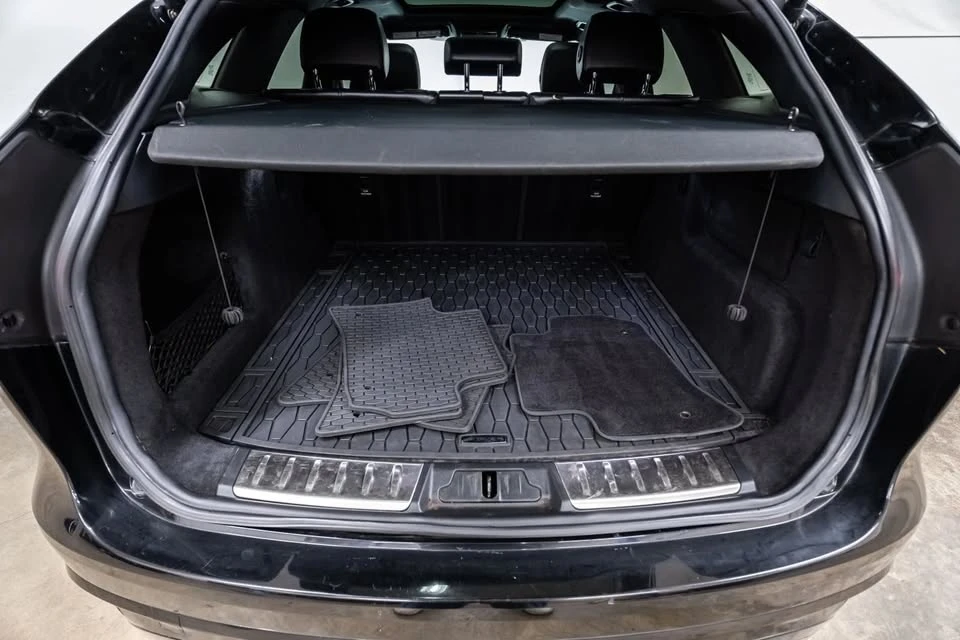 2023 Jaguar F-Pace - Image 19 of 20