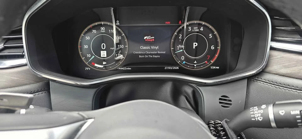 2023 Jaguar F-Pace - Image 9 of 10
