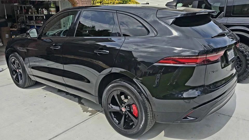 2023 Jaguar F-Pace - Image 4 of 10