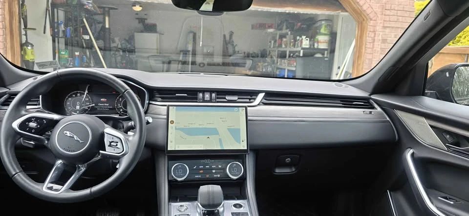 2023 Jaguar F-Pace - Image 7 of 10