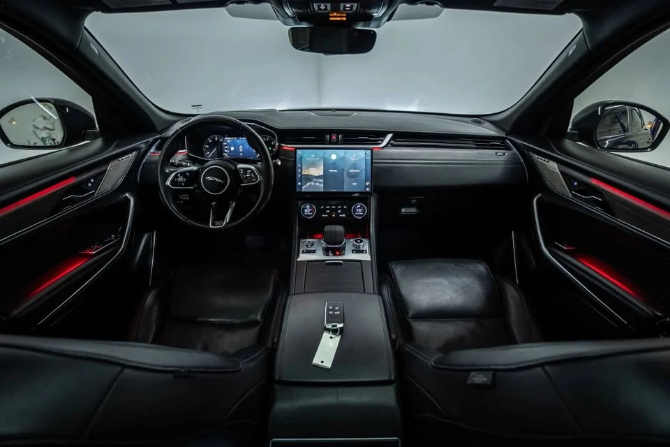 2023 Jaguar F-Pace - Image 11 of 20