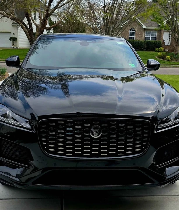 2023 Jaguar F-Pace - Image 3 of 10