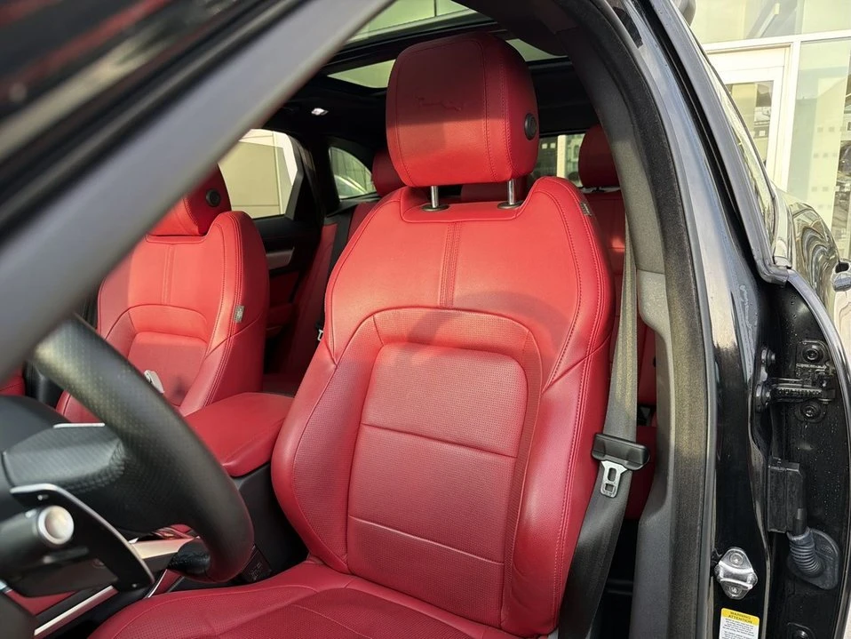 2023 Jaguar F-Pace - Image 5 of 18